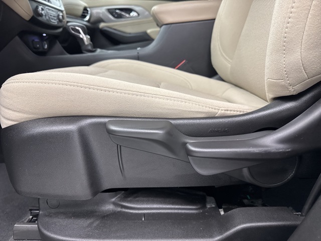 used 2022 Chevrolet Traverse car, priced at $25,349