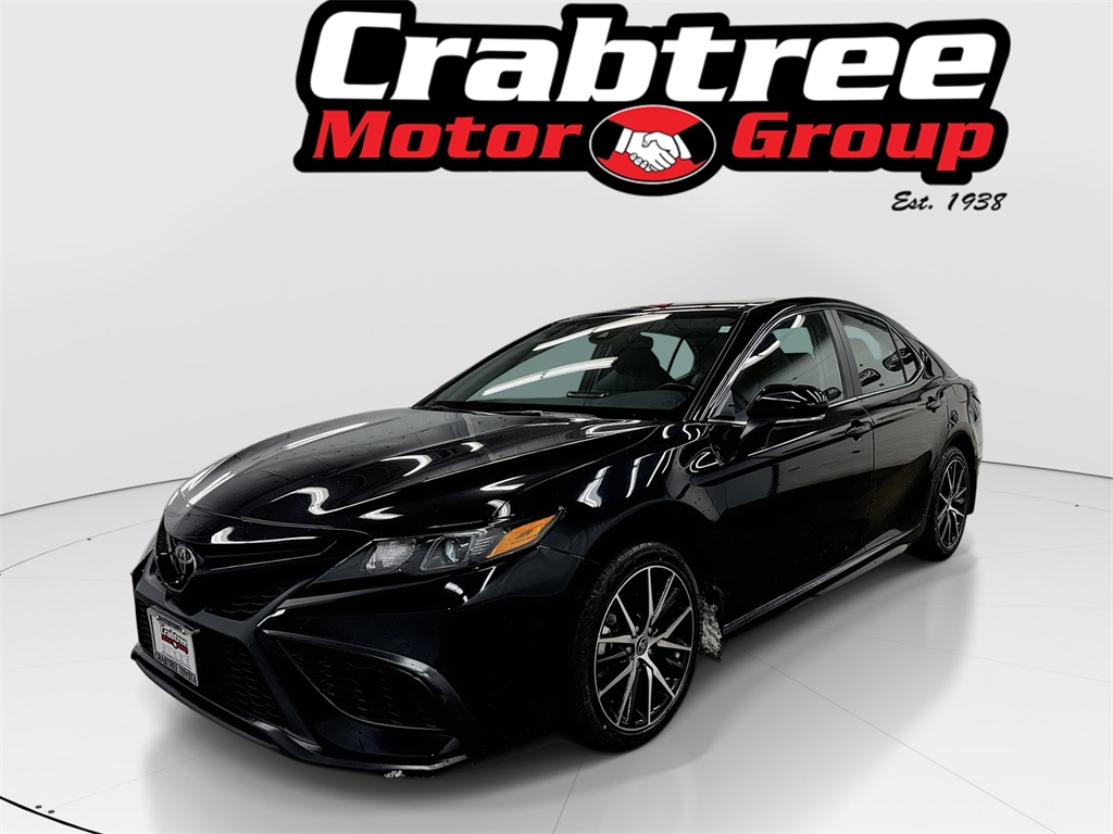 2023 Toyota Camry SE's photo