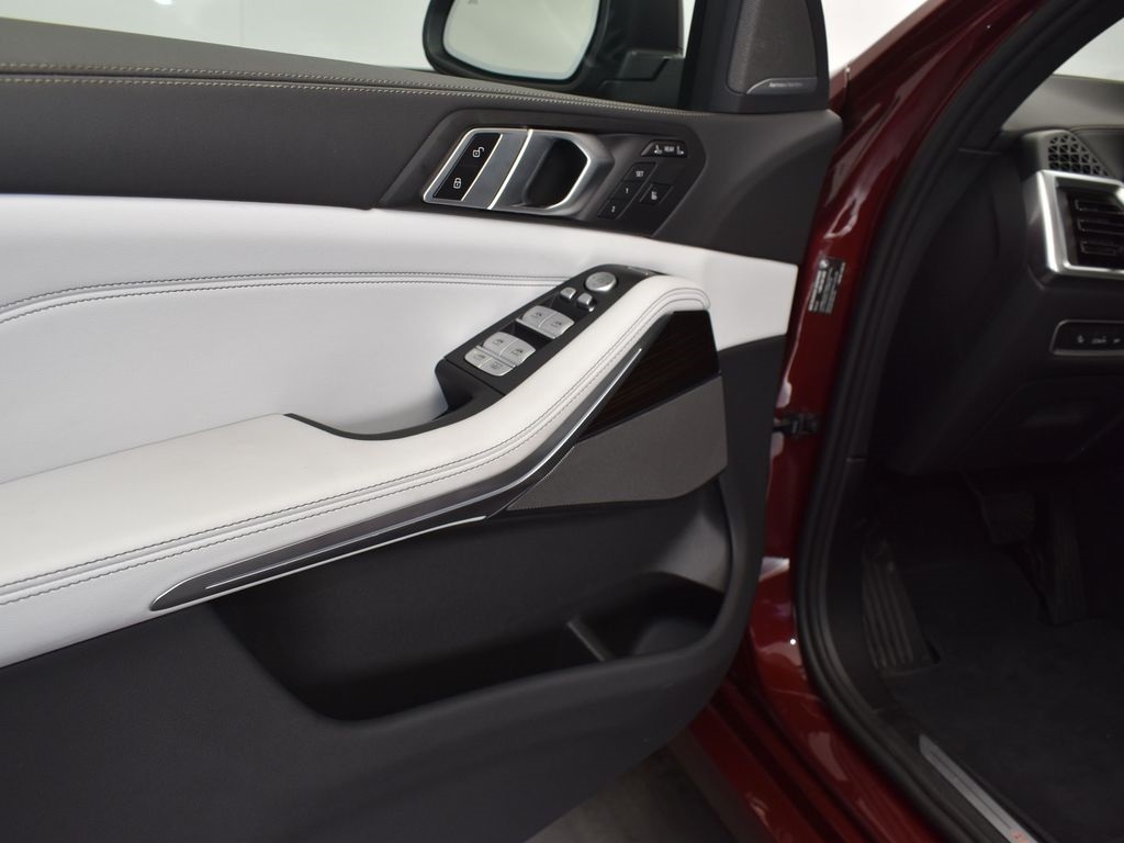 2025 Aventurin Red Metallic BMW X7 xDrive40i AWD SUV