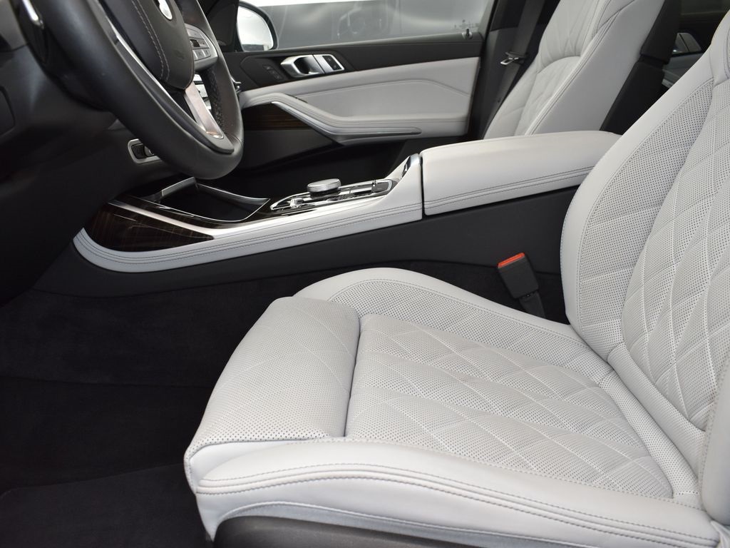 2025 Aventurin Red Metallic BMW X7 xDrive40i AWD SUV