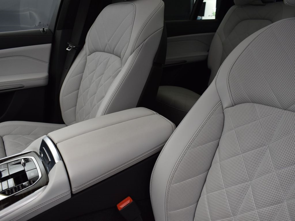 2025 Aventurin Red Metallic BMW X7 xDrive40i AWD SUV