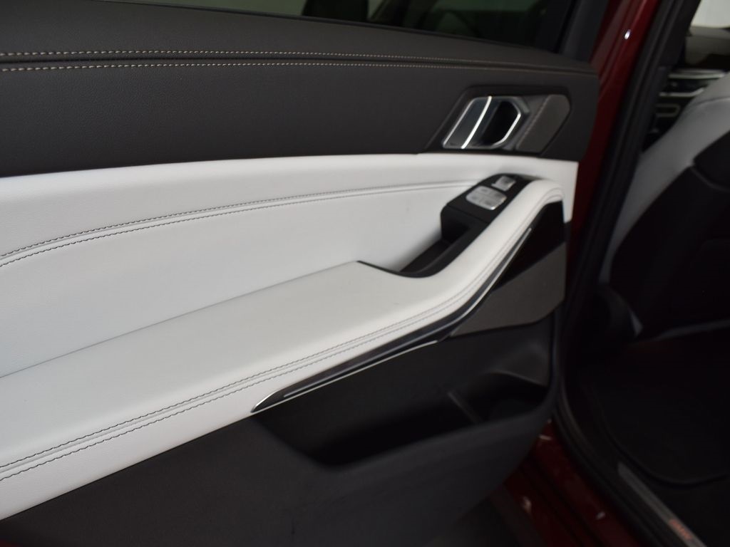 2025 Aventurin Red Metallic BMW X7 xDrive40i AWD SUV
