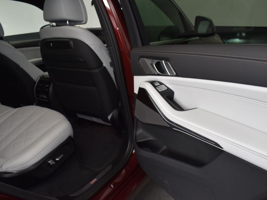 2025 Aventurin Red Metallic BMW X7 xDrive40i AWD SUV