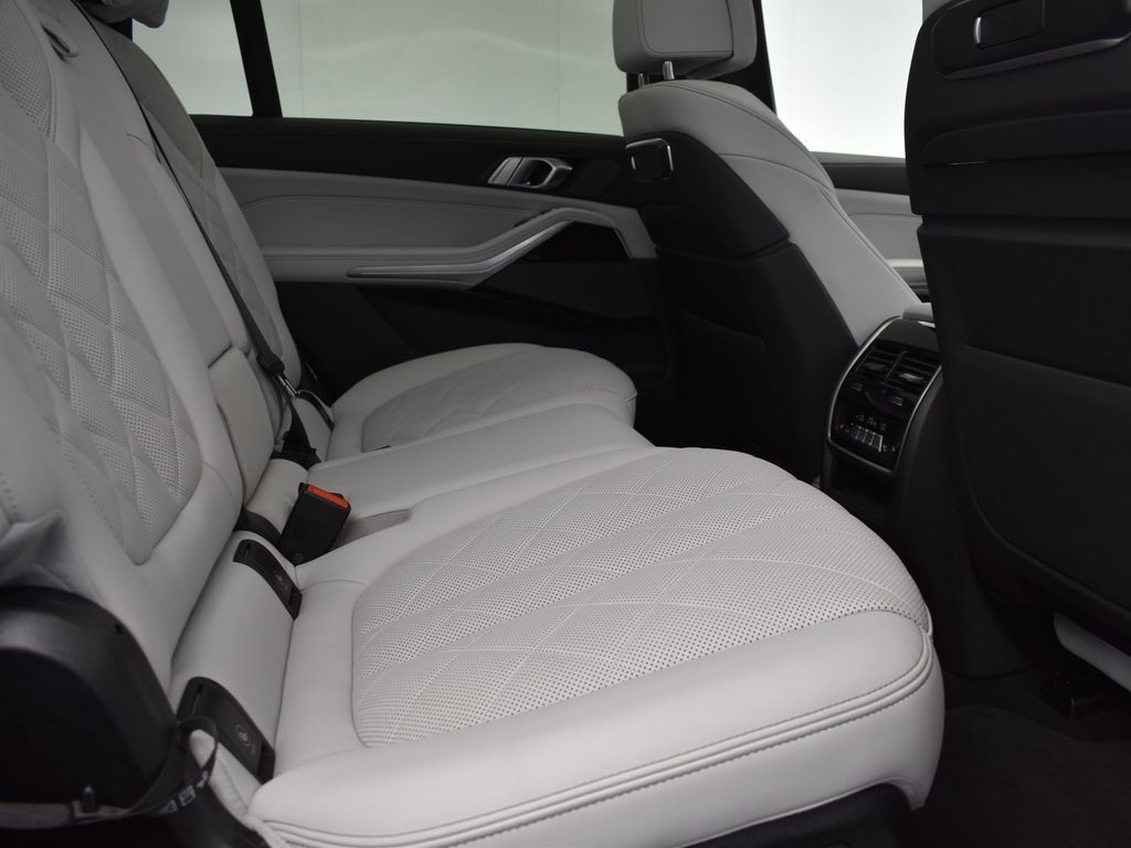 2025 Aventurin Red Metallic BMW X7 xDrive40i AWD SUV