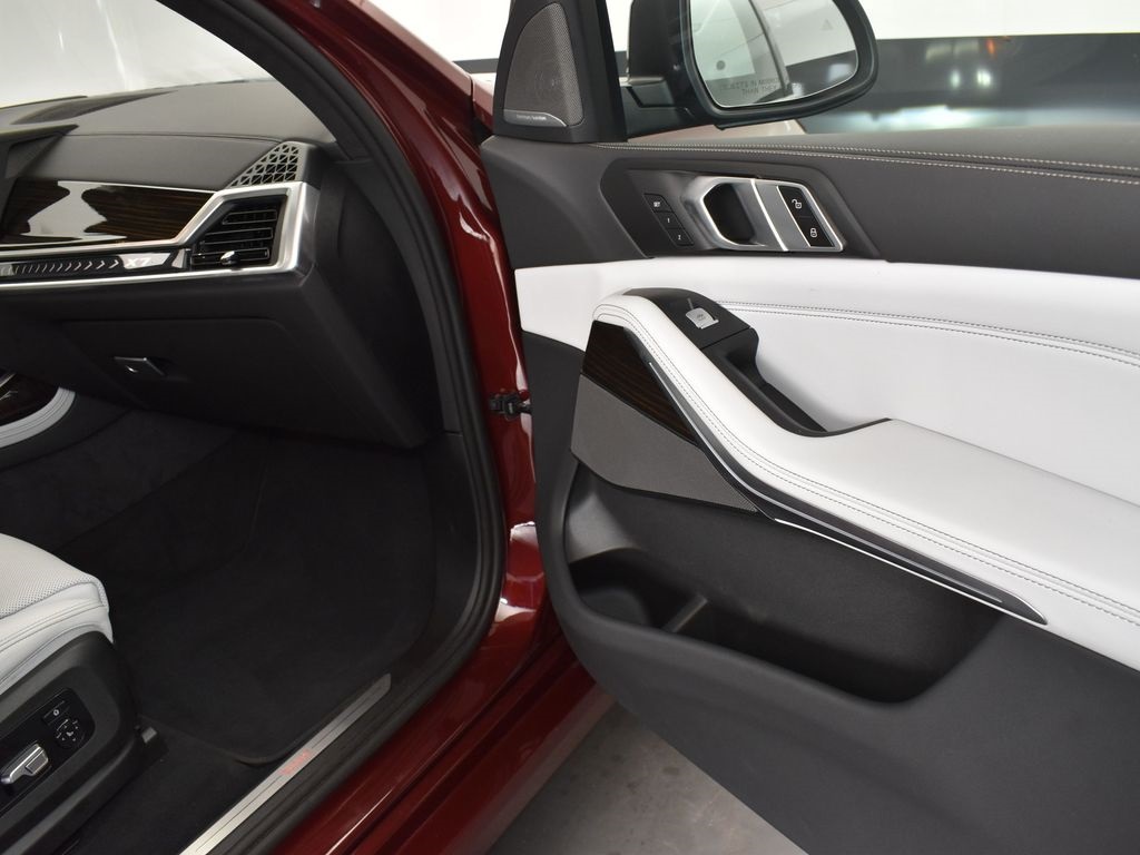 2025 Aventurin Red Metallic BMW X7 xDrive40i AWD SUV