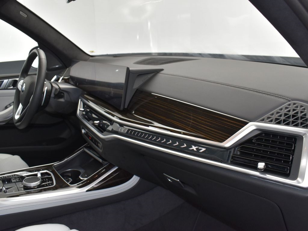 2025 Aventurin Red Metallic BMW X7 xDrive40i AWD SUV