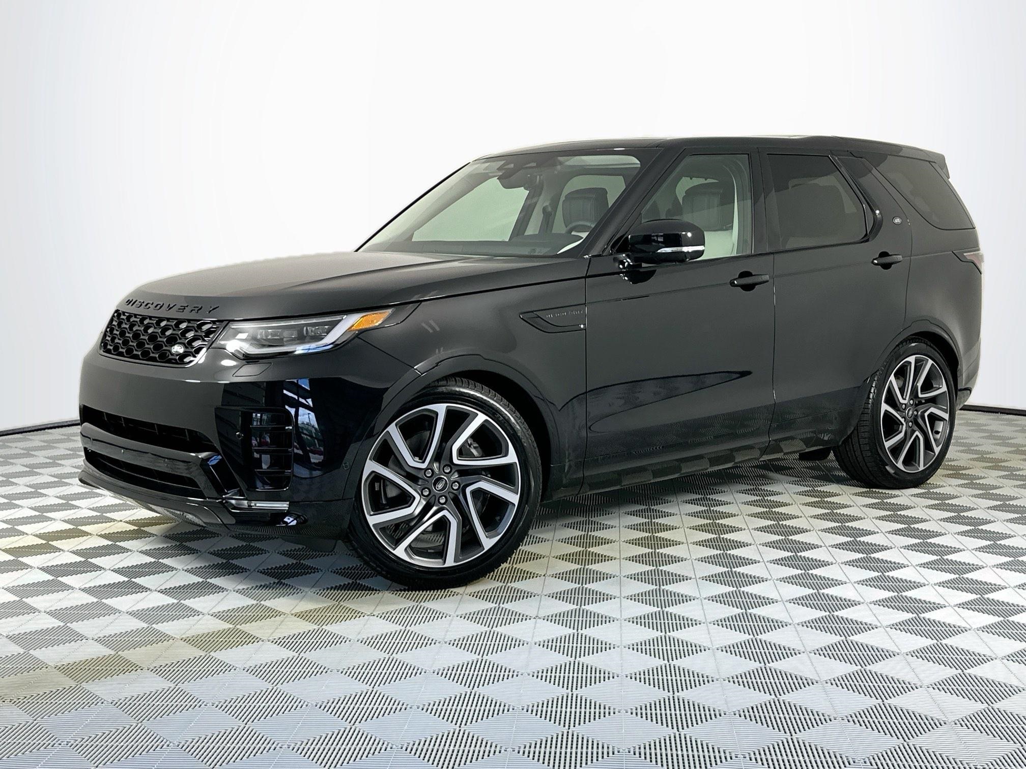new 2025 Land Rover Discovery car, priced at $79,328