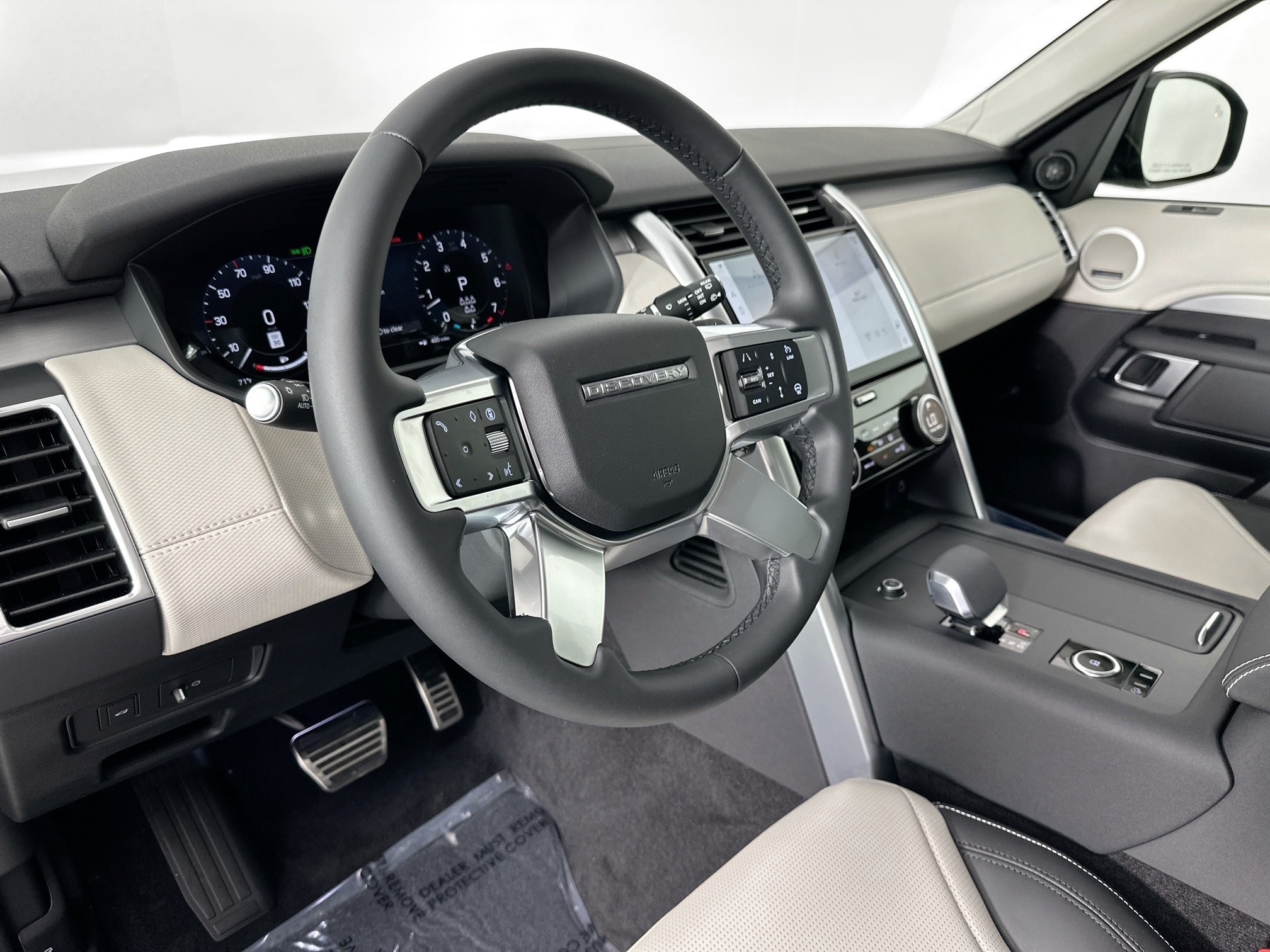 new 2025 Land Rover Discovery car, priced at $79,328