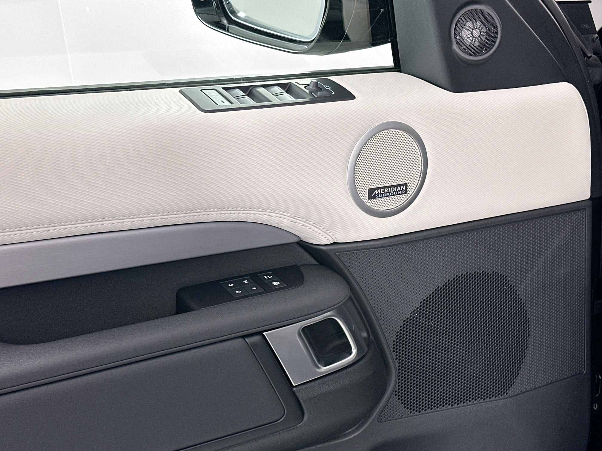 new 2025 Land Rover Discovery car, priced at $79,328