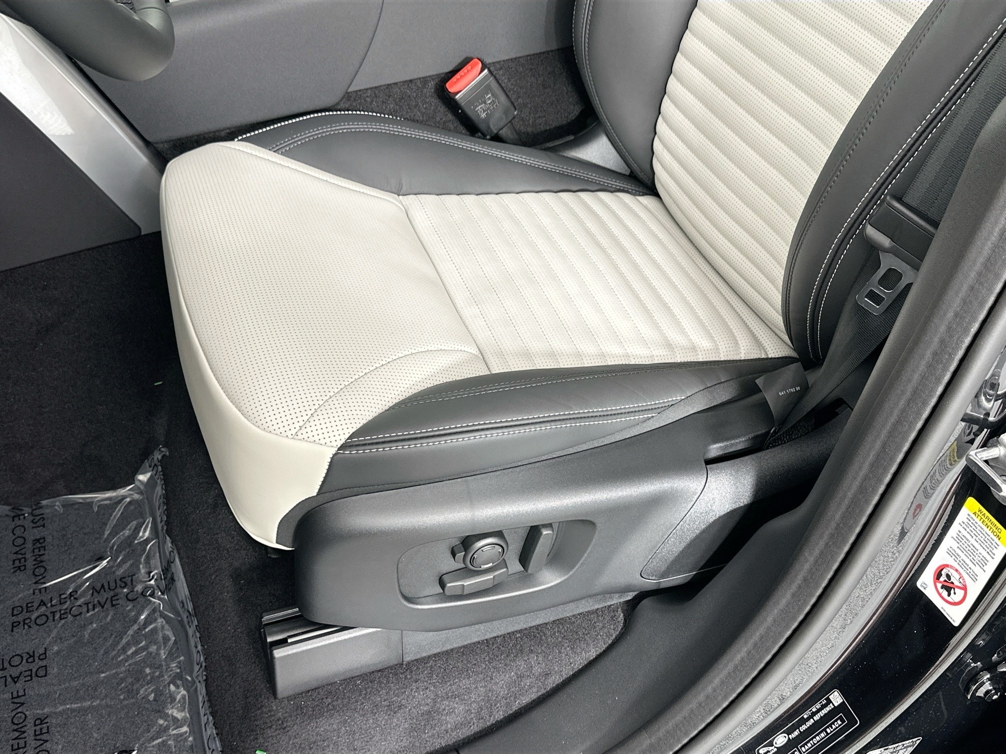 new 2025 Land Rover Discovery car, priced at $79,328