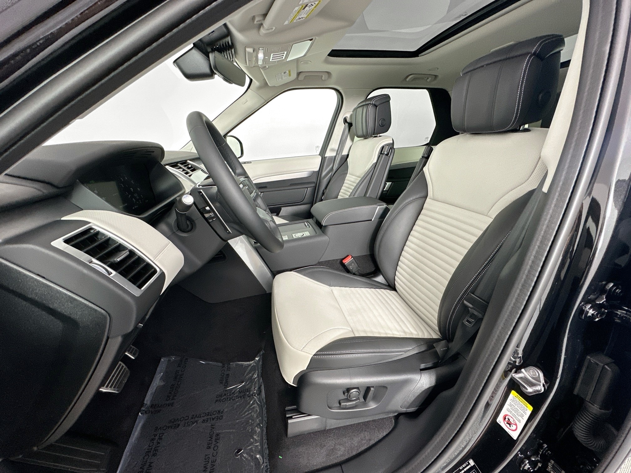 new 2025 Land Rover Discovery car, priced at $79,328