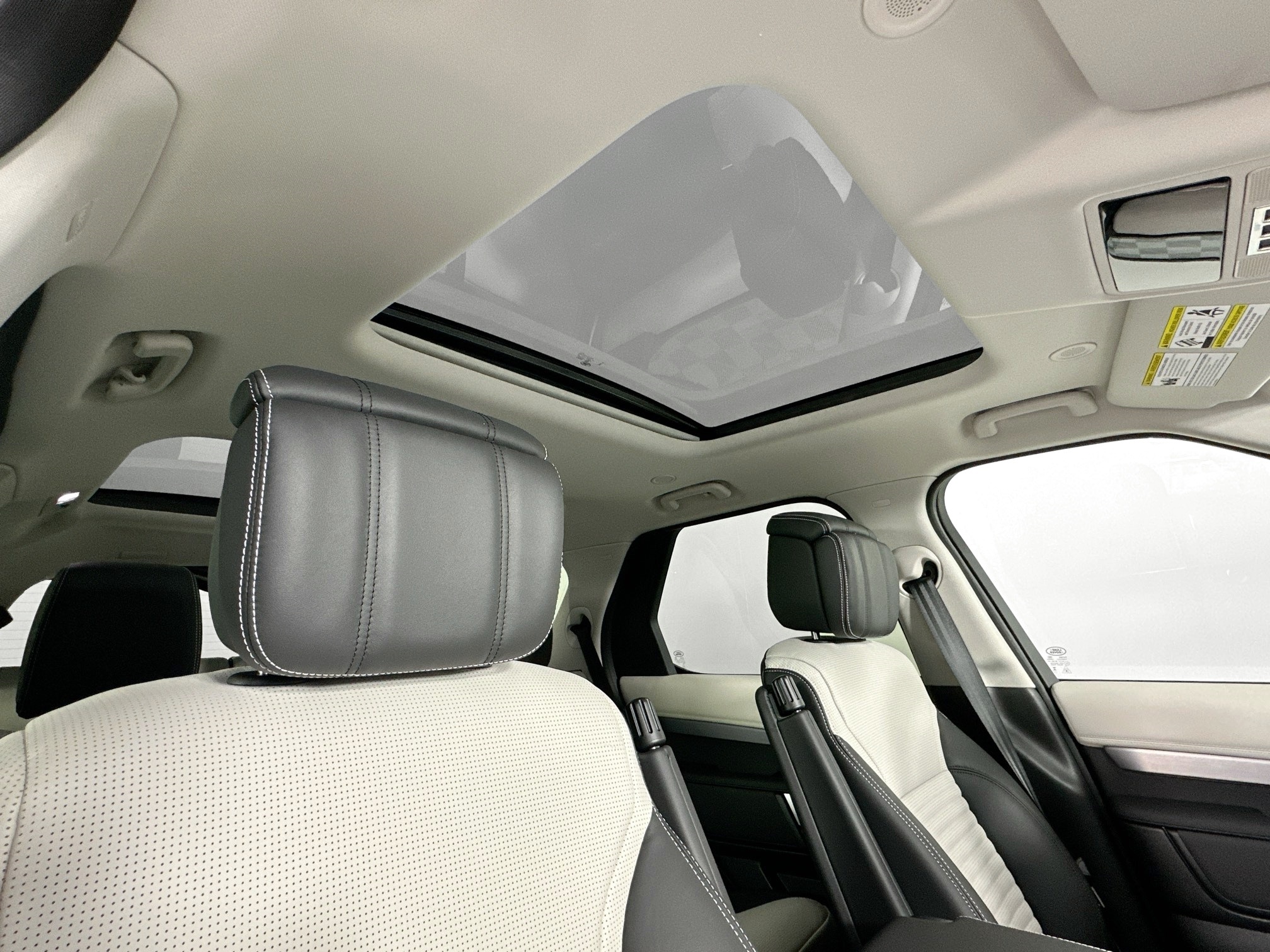 new 2025 Land Rover Discovery car, priced at $79,328