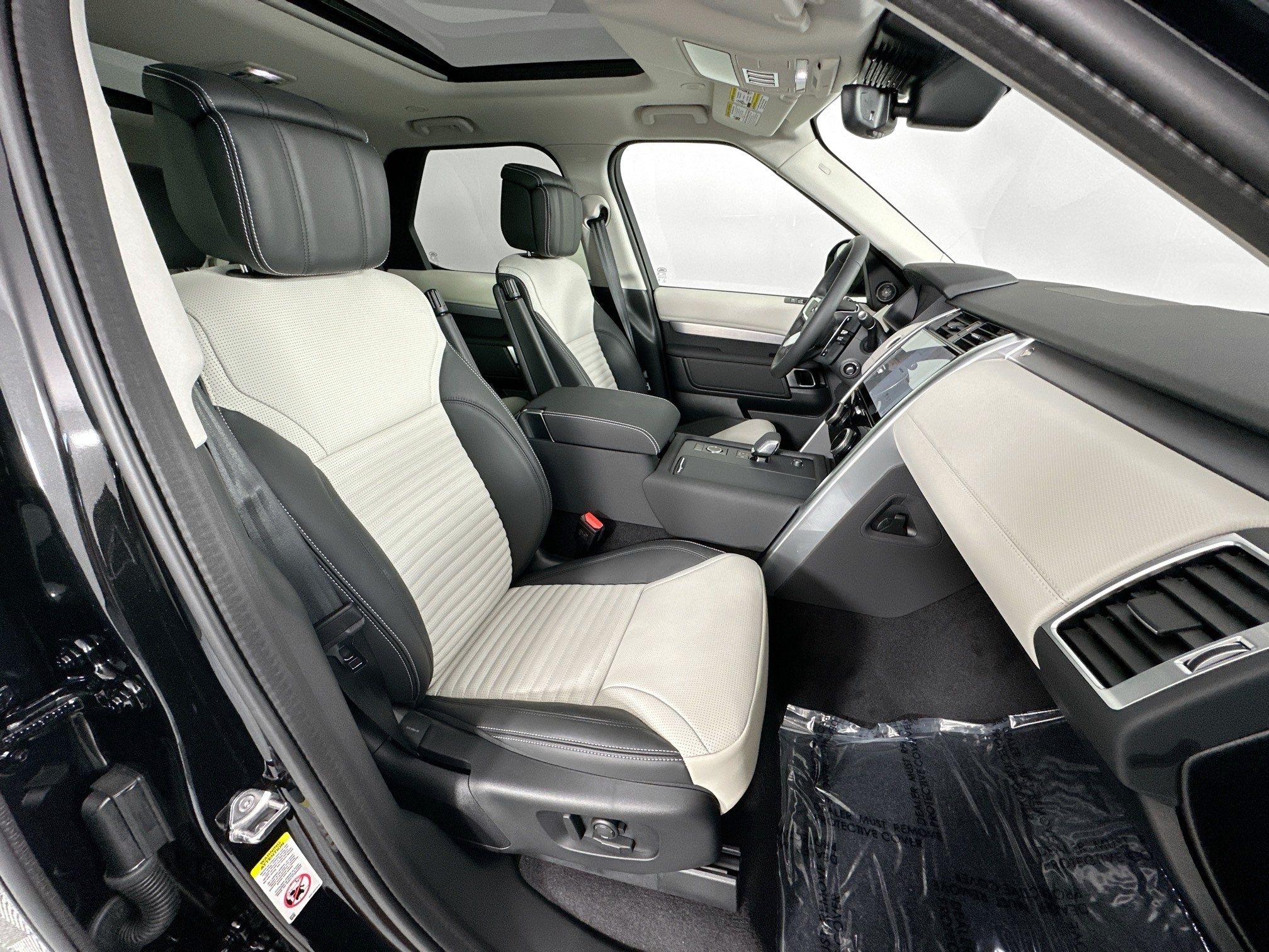 new 2025 Land Rover Discovery car, priced at $79,328