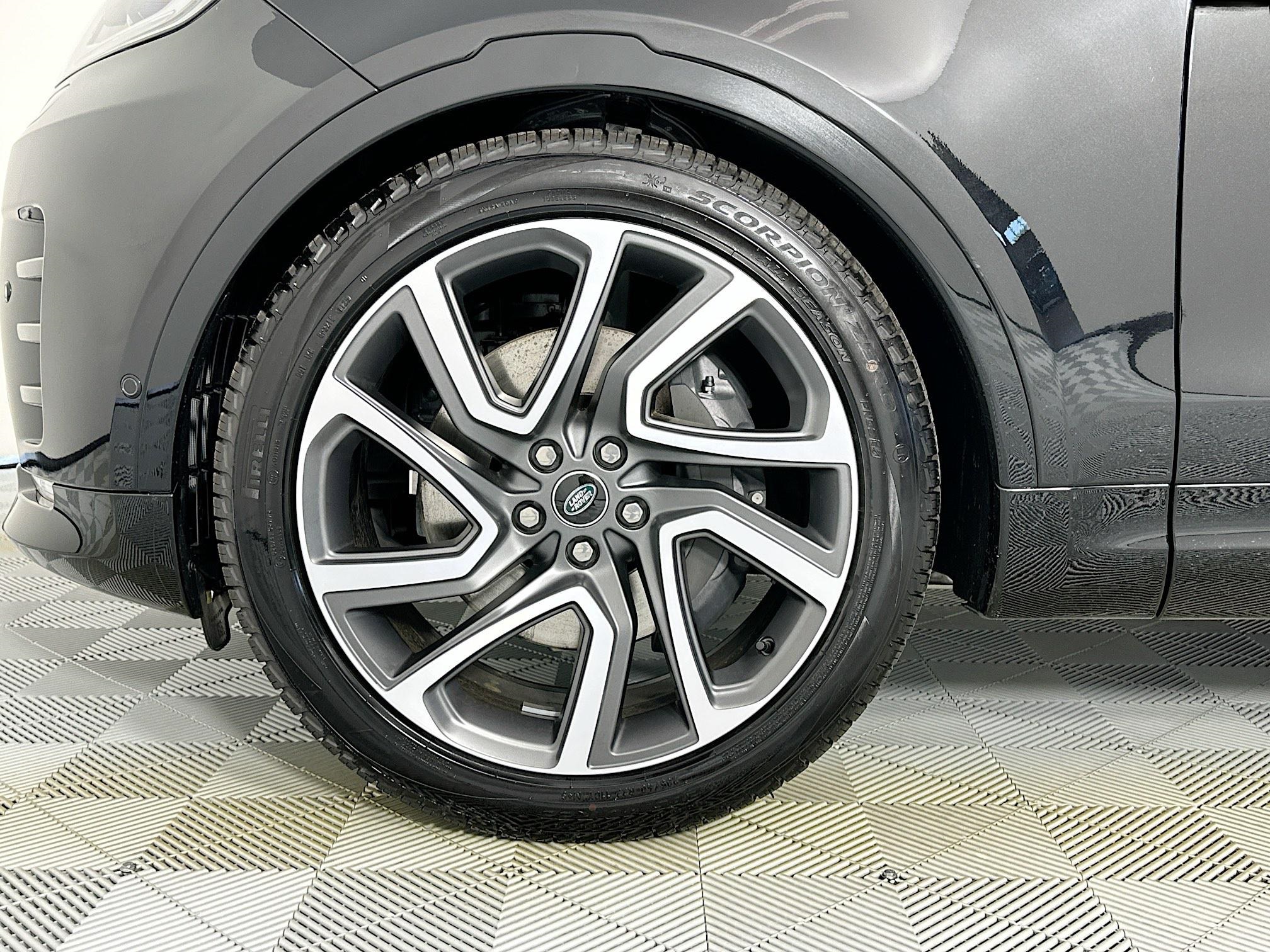 new 2025 Land Rover Discovery car, priced at $79,328