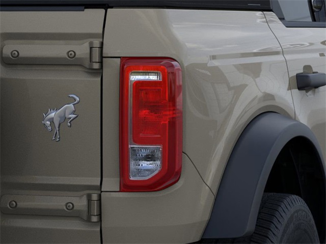 2025 Ford Bronco Base photo 3