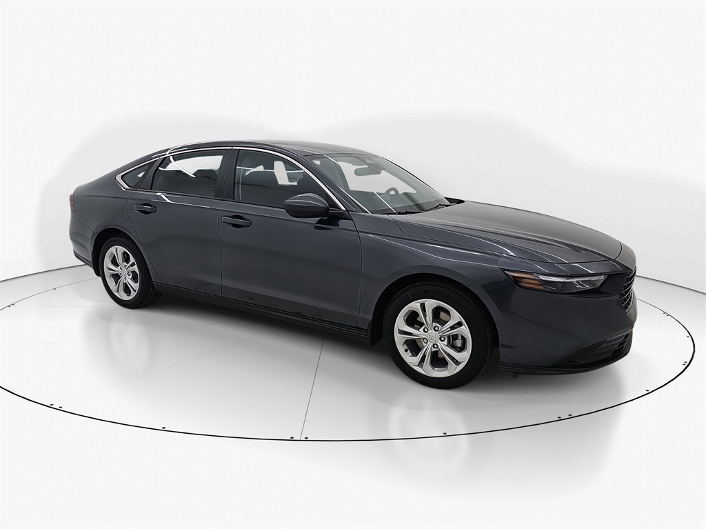 2025 Honda Accord LX photo 4