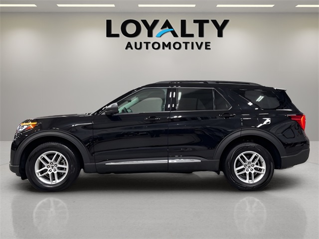 2025 Ford Explorer photo 2