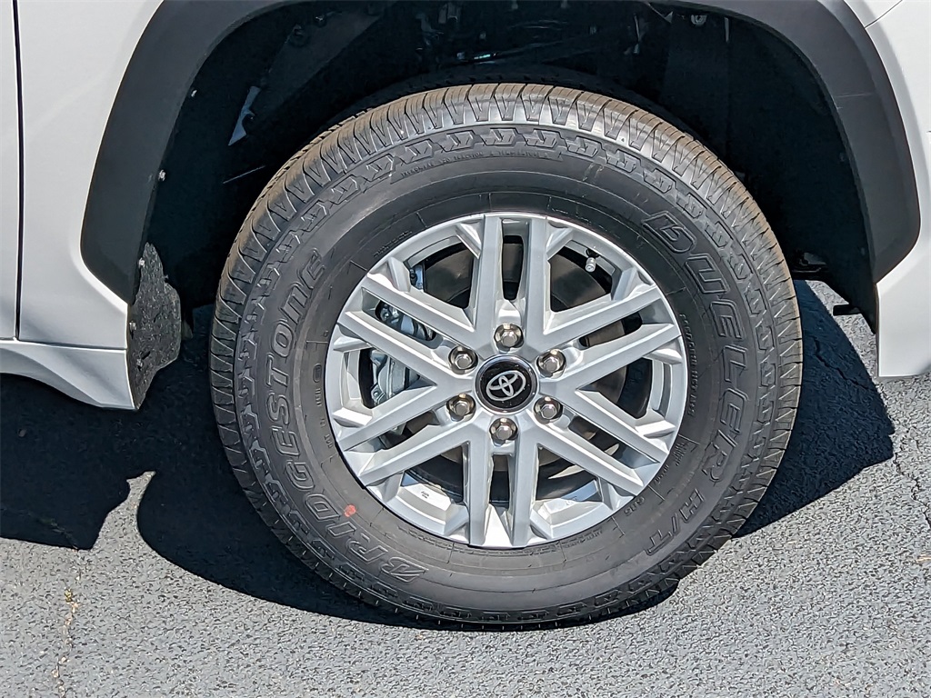 2025 Toyota Tundra SR5 CrewMax photo 11