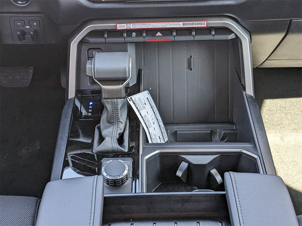 2025 Toyota Tundra SR5 CrewMax photo 18