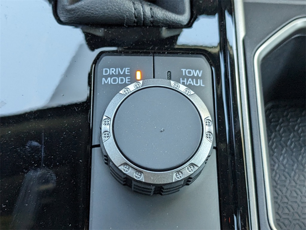 2025 Toyota Tundra SR5 CrewMax photo 19