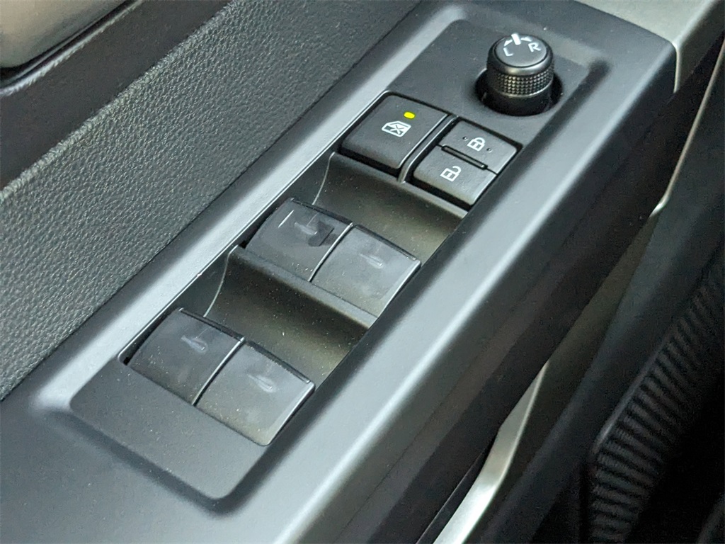 2025 Toyota Tundra SR5 CrewMax photo 20