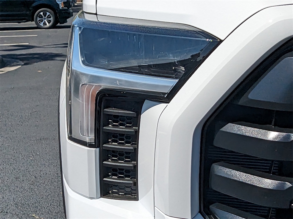 2025 Toyota Tundra SR5 CrewMax photo 9