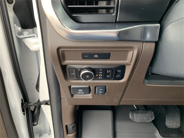 2025 Star White Metallic Tri-Coat Ford F-150 King Ranch 4X4 Truck