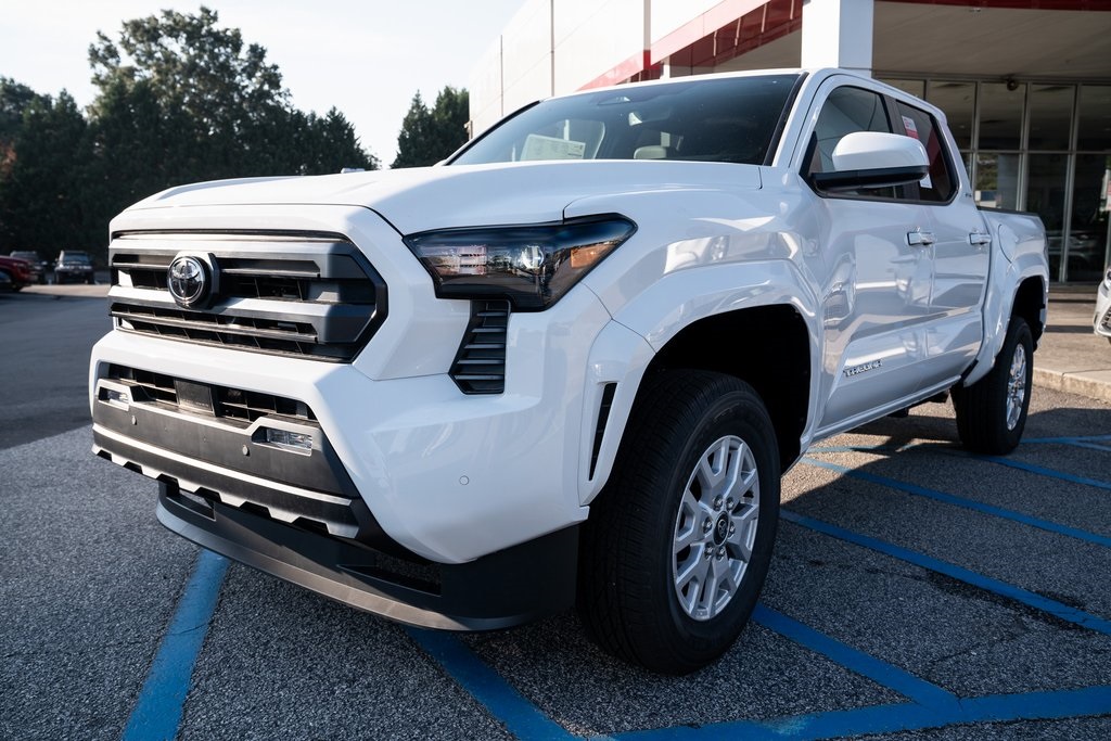 2025 Toyota Tacoma SR5 Double Cab photo 3