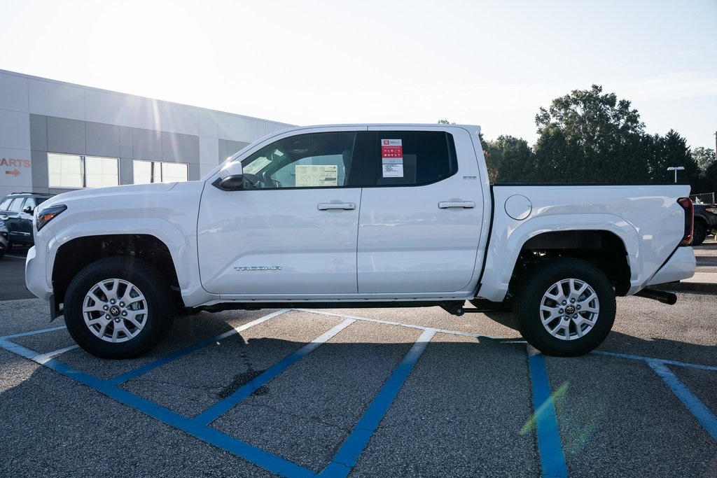2025 Toyota Tacoma SR5 Double Cab photo 4