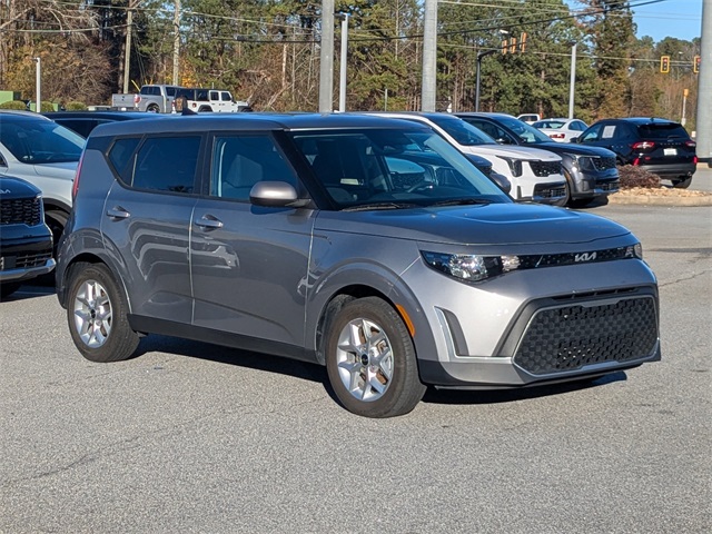 2024 Kia Soul LX's photo