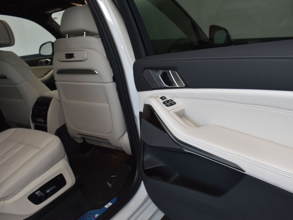 2026 Mineral White Metallic BMW X7 xDrive40i AWD SUV