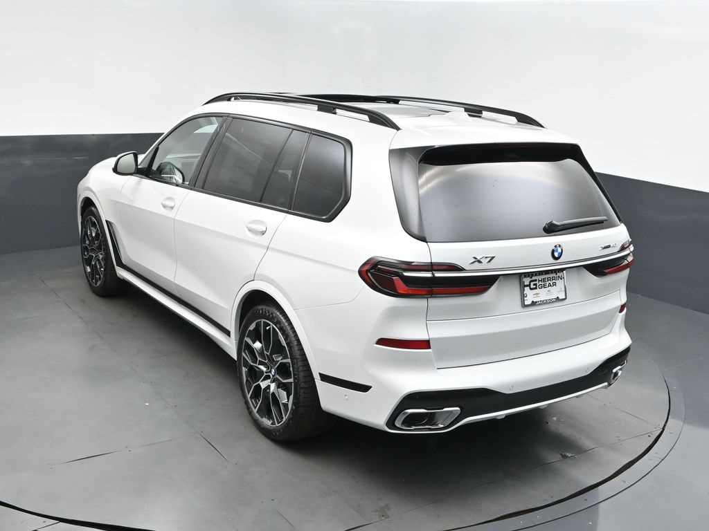 2026 Mineral White Metallic BMW X7 xDrive40i AWD SUV