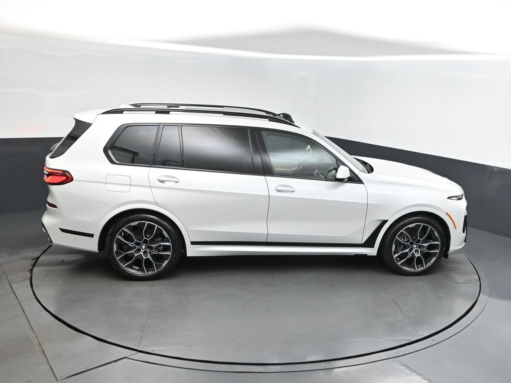 2026 Mineral White Metallic BMW X7 xDrive40i AWD SUV