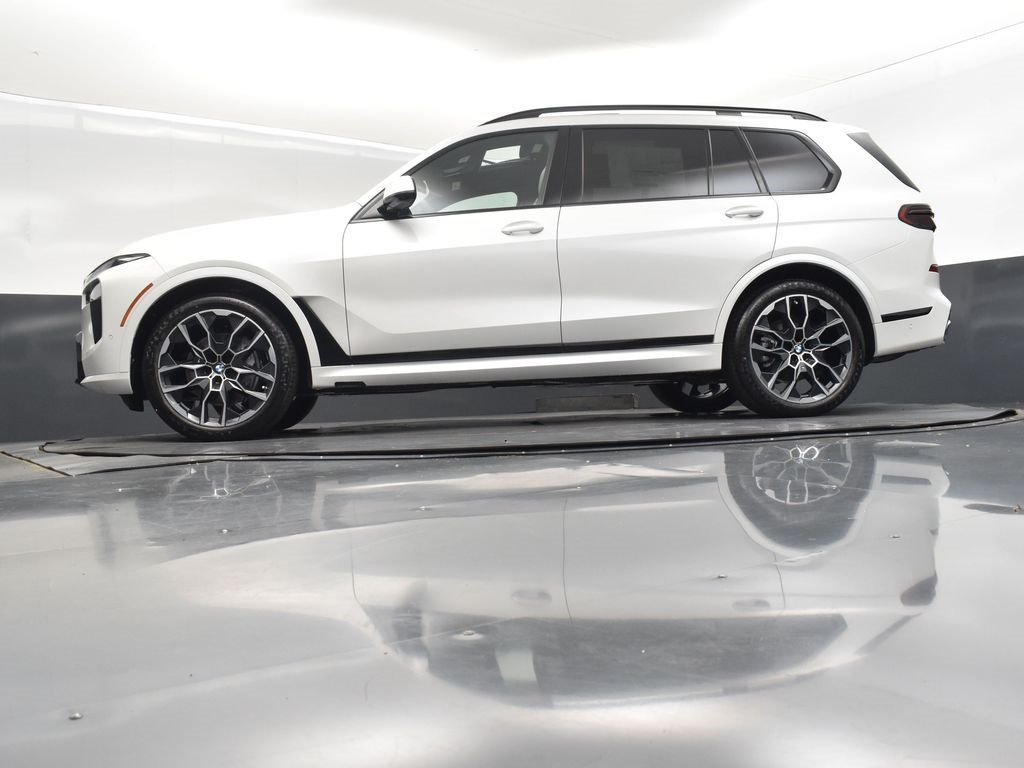 2026 Mineral White Metallic BMW X7 xDrive40i AWD SUV