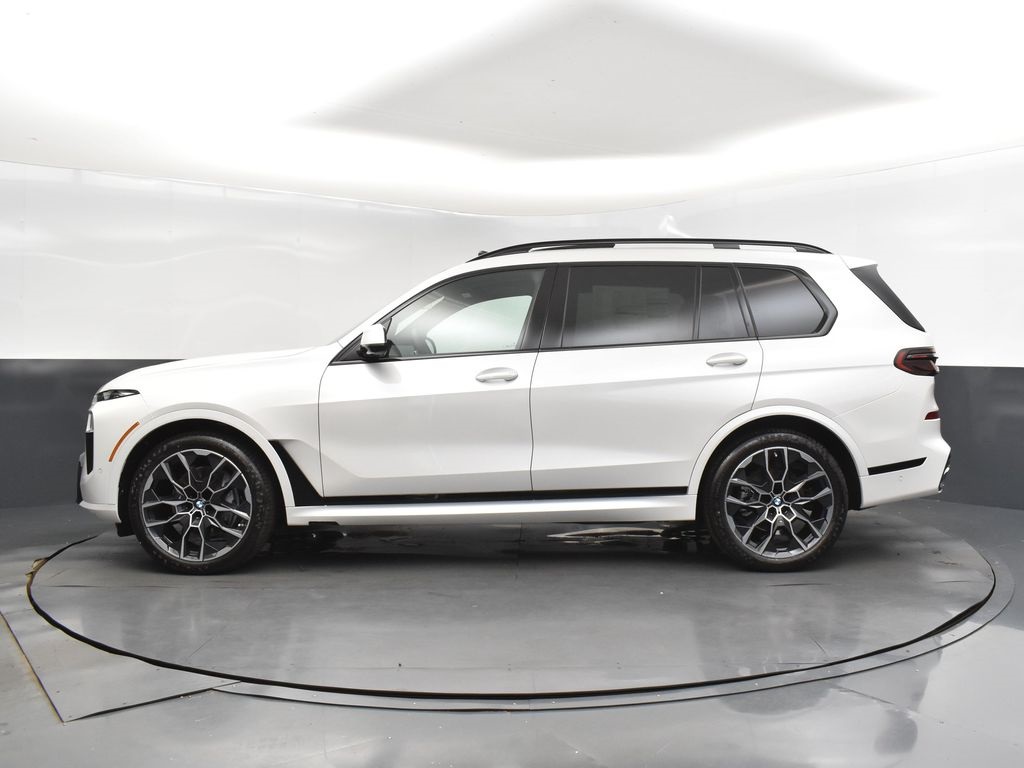 2026 Mineral White Metallic BMW X7 xDrive40i AWD SUV