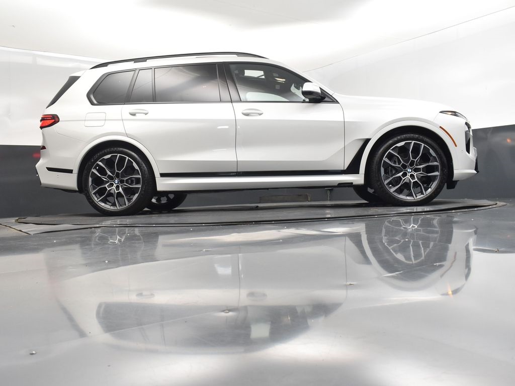 2026 Mineral White Metallic BMW X7 xDrive40i AWD SUV