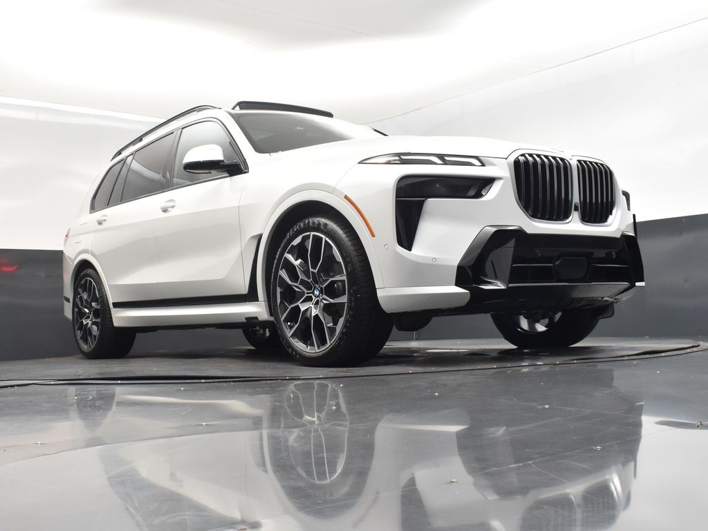 2026 Mineral White Metallic BMW X7 xDrive40i AWD SUV