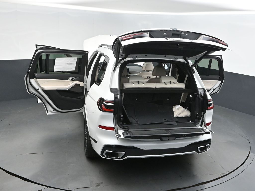 2026 Mineral White Metallic BMW X7 xDrive40i AWD SUV