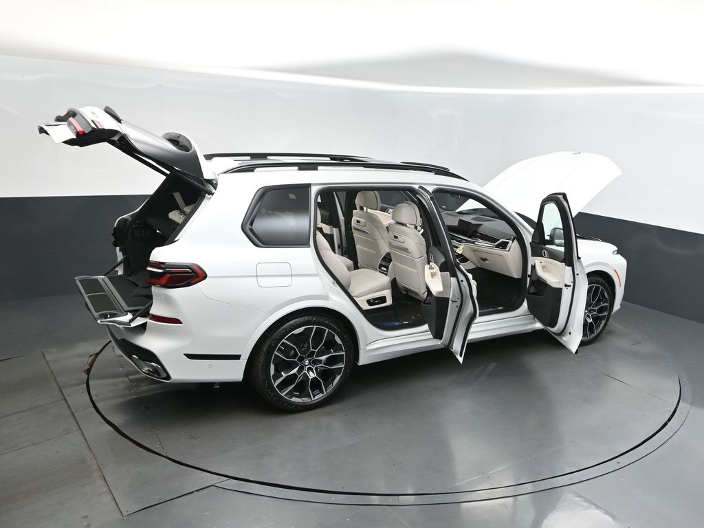 2026 Mineral White Metallic BMW X7 xDrive40i AWD SUV