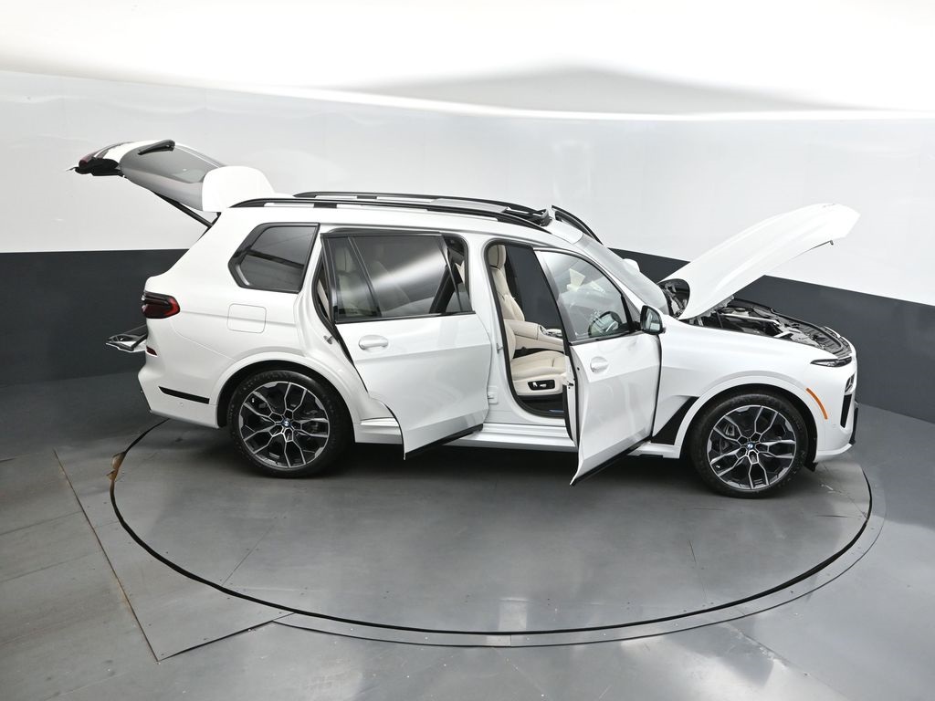 2026 Mineral White Metallic BMW X7 xDrive40i AWD SUV