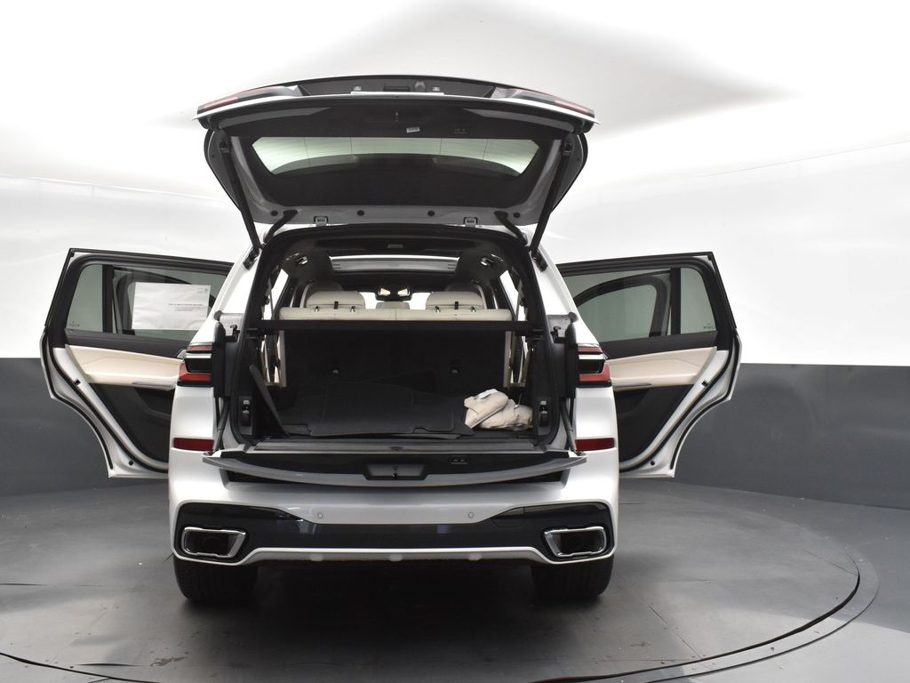2026 Mineral White Metallic BMW X7 xDrive40i AWD SUV