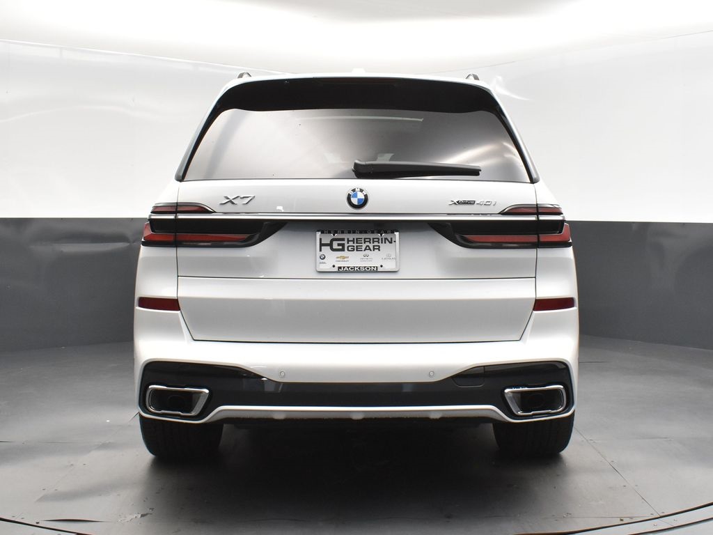 2026 Mineral White Metallic BMW X7 xDrive40i AWD SUV