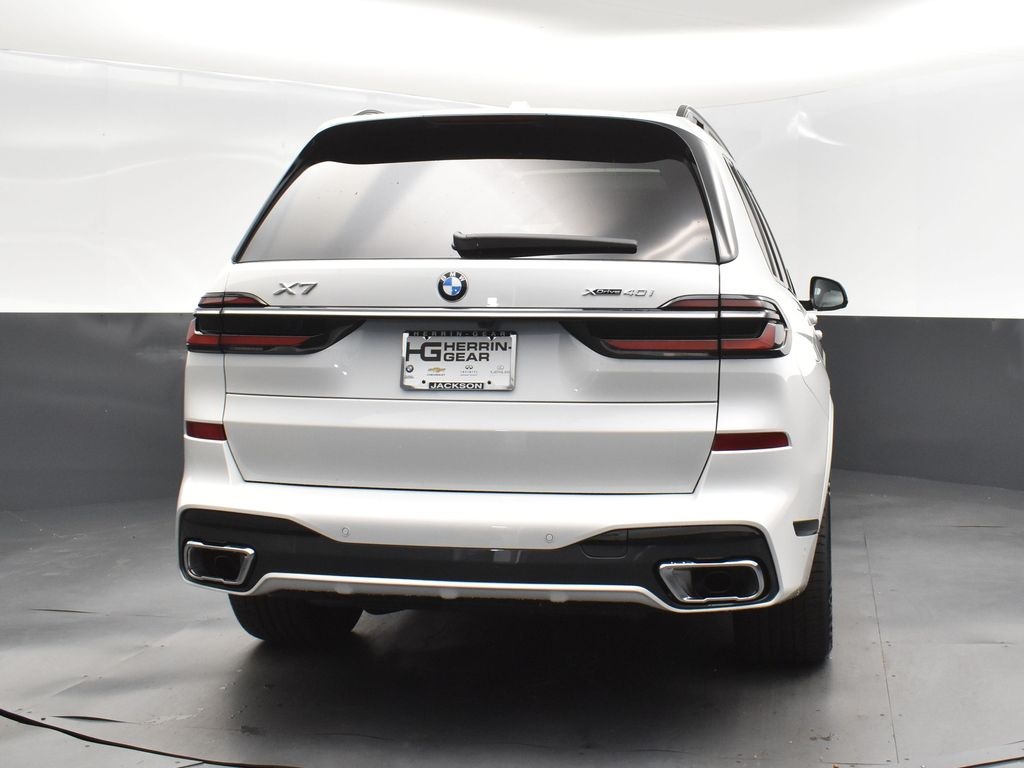 2026 Mineral White Metallic BMW X7 xDrive40i AWD SUV
