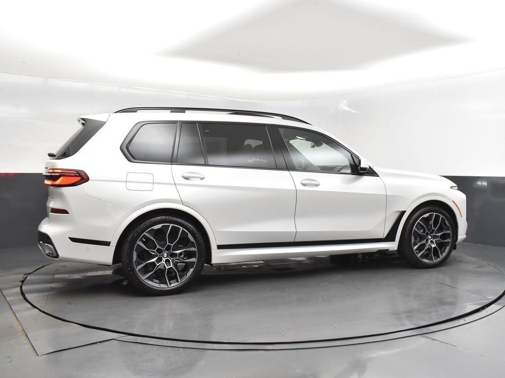 2026 Mineral White Metallic BMW X7 xDrive40i AWD SUV