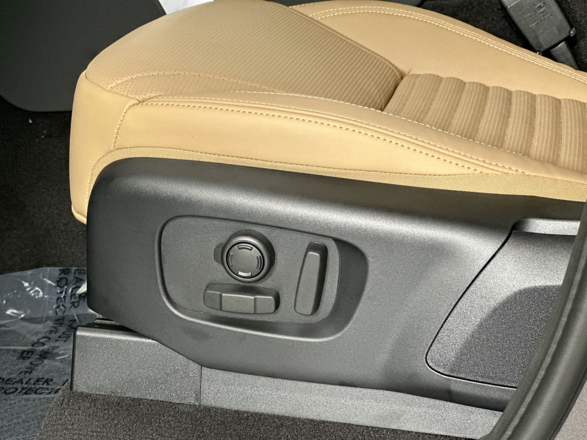 new 2025 Land Rover Discovery car, priced at $78,478