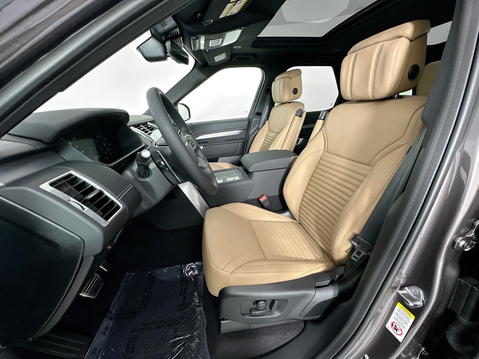 new 2025 Land Rover Discovery car, priced at $78,478