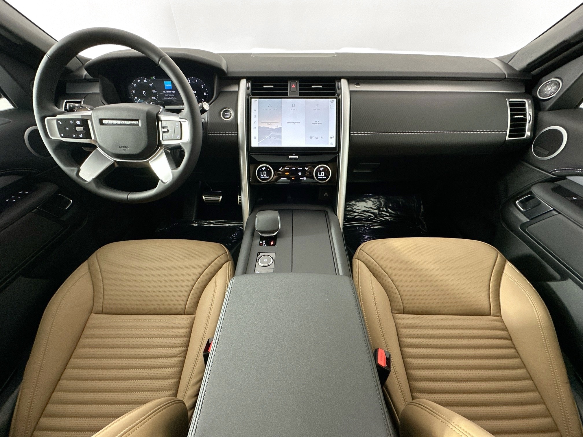 new 2025 Land Rover Discovery car, priced at $78,478