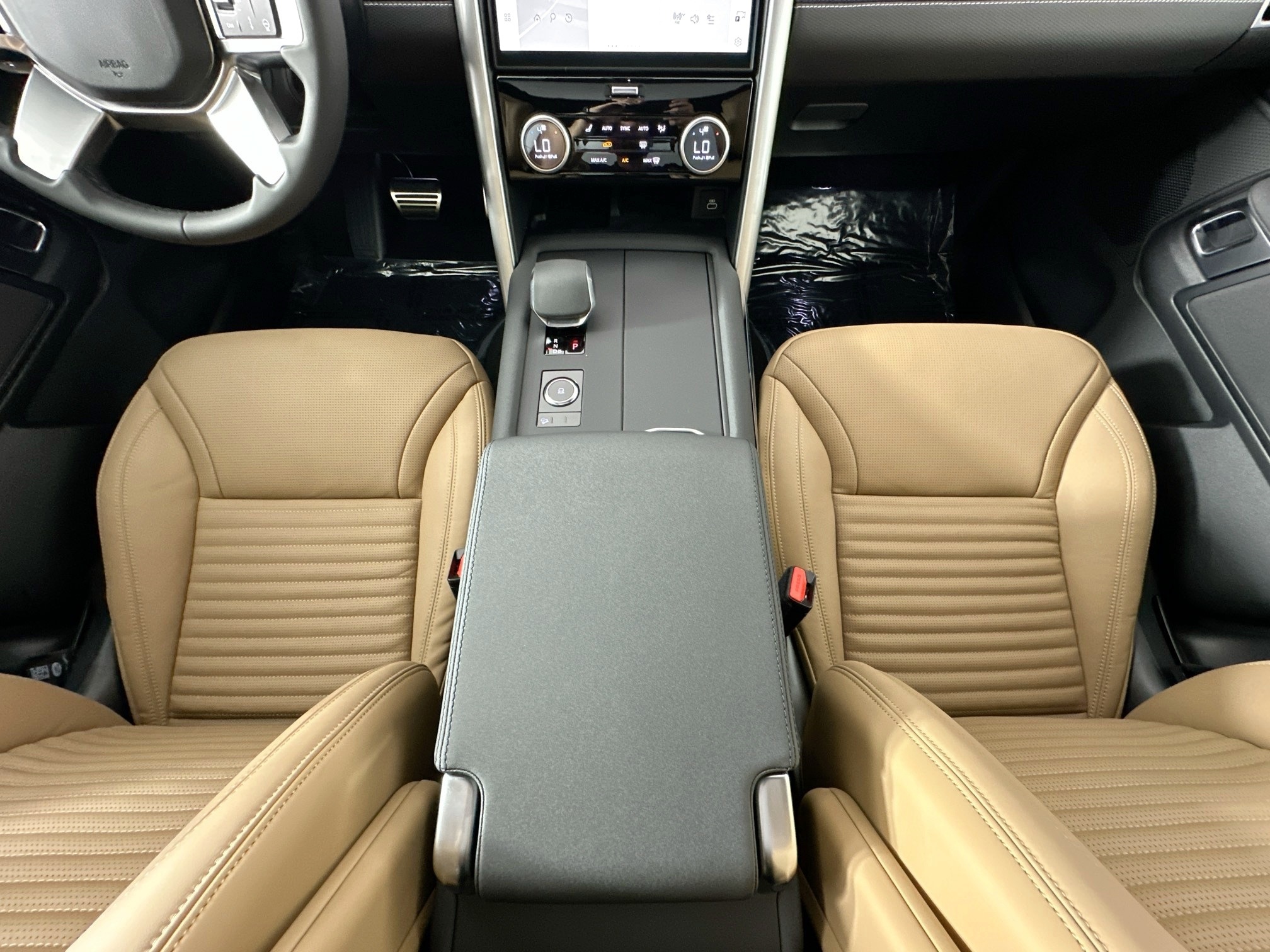 new 2025 Land Rover Discovery car, priced at $78,478