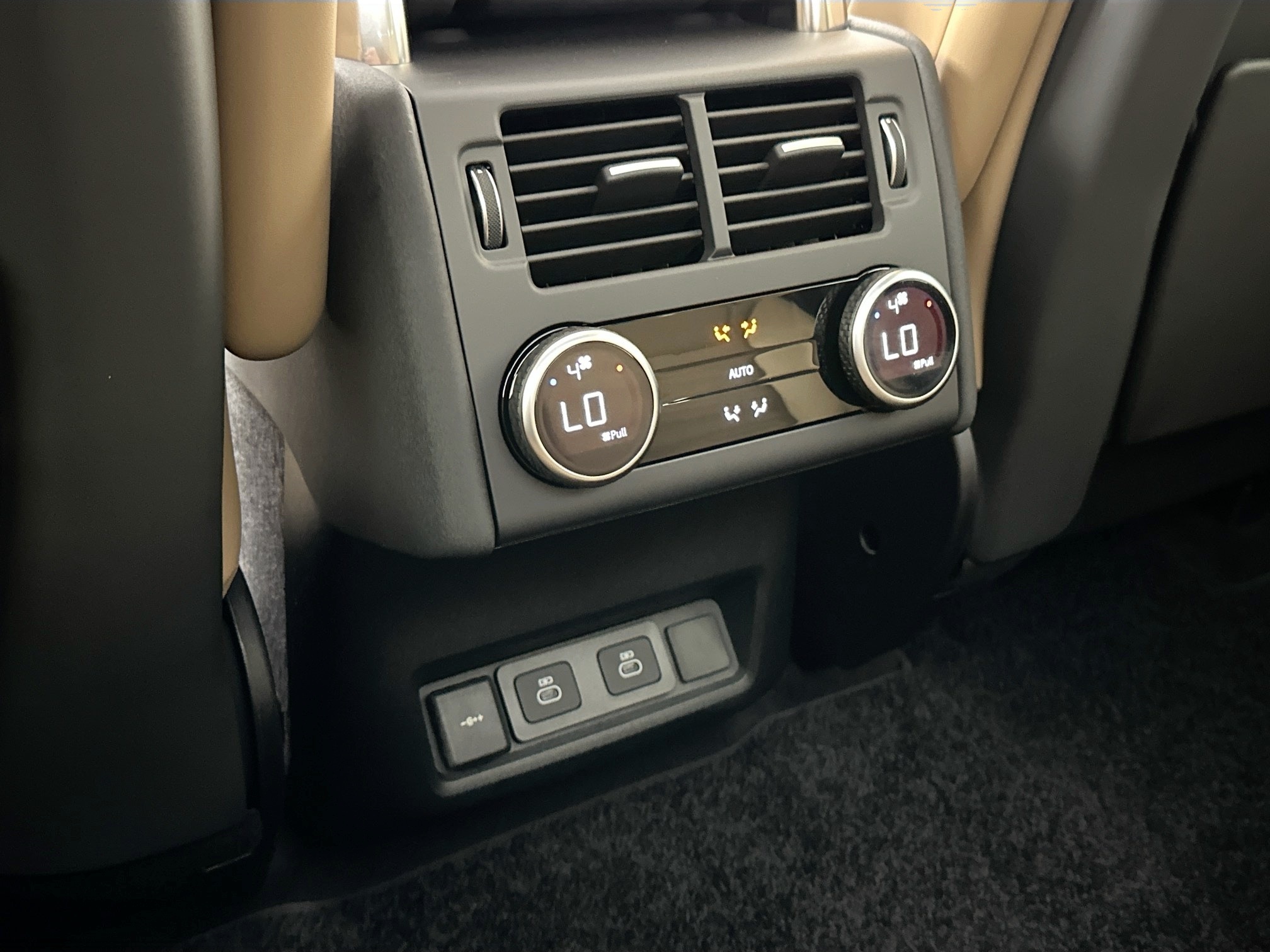 new 2025 Land Rover Discovery car, priced at $78,478