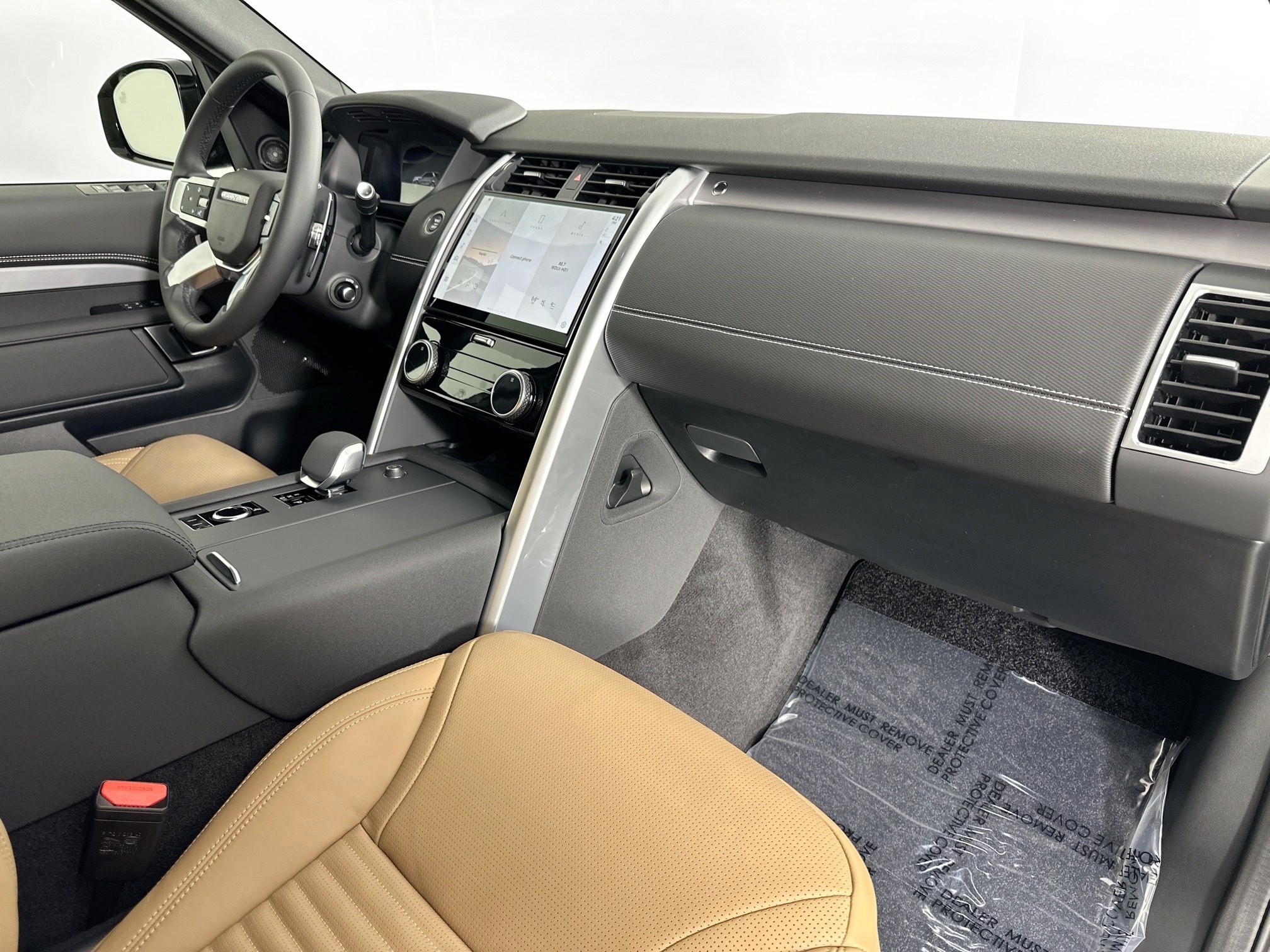 new 2025 Land Rover Discovery car, priced at $78,478